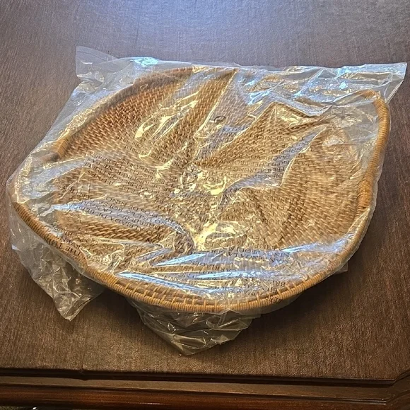 Round Woven Serving Tray with Handles - Picture 5 of 5